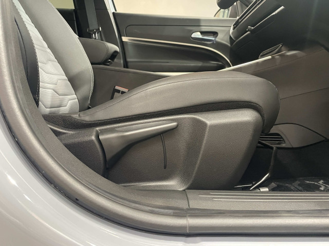 ジープ アベンジャー 4xe ハイブリッド アップランド 4WDの中古車