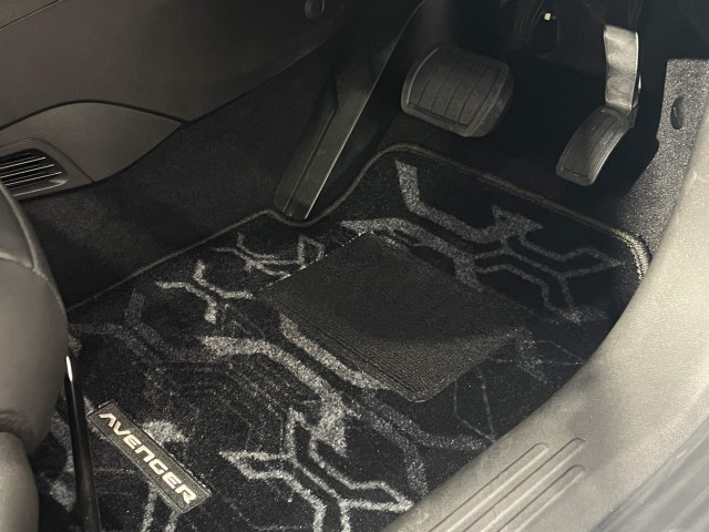 ジープ アベンジャー 4xe ハイブリッド アップランド 4WDの中古車