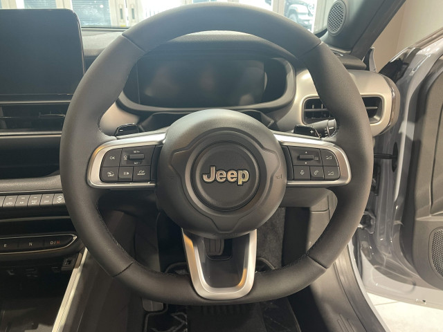 ジープ アベンジャー 4xe ハイブリッド アップランド 4WDの中古車