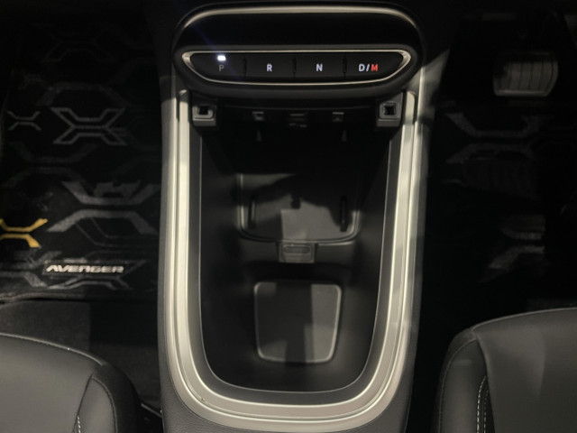 ジープ アベンジャー 4xe ハイブリッド アップランド 4WDの中古車