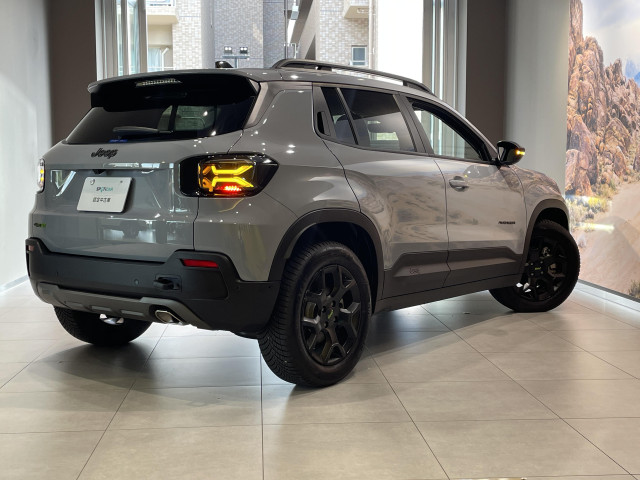 ジープ アベンジャー 4xe ハイブリッド アップランド 4WDの中古車