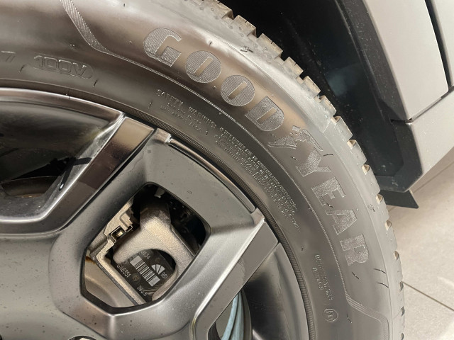 ジープ アベンジャー 4xe ハイブリッド アップランド 4WDの中古車