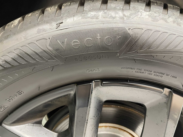 ジープ アベンジャー 4xe ハイブリッド アップランド 4WDの中古車