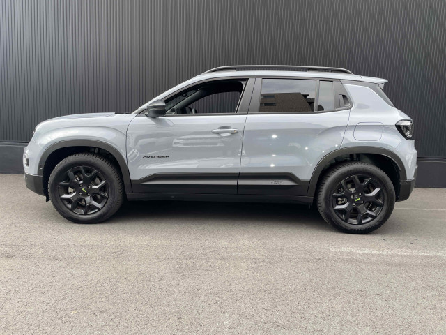 ジープ アベンジャー 4xe ハイブリッド アップランド 4WDの中古車
