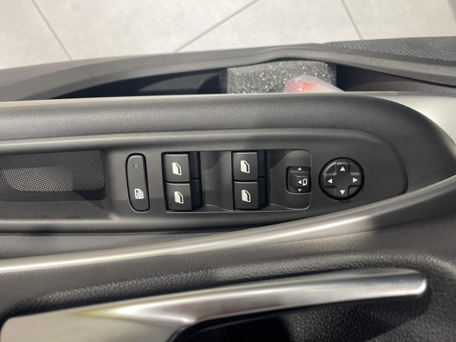 ジープ アベンジャー 4xe ハイブリッド アップランド 4WDの中古車