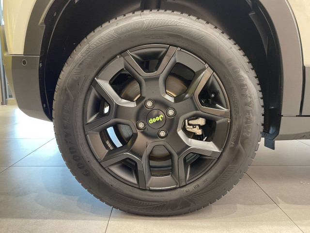 ジープ アベンジャー 4xe ハイブリッド ローンチ エディション 4WDの中古車