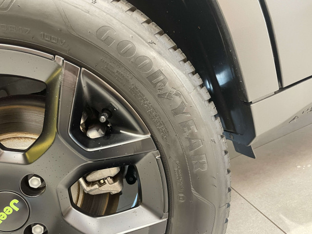 ジープ アベンジャー 4xe ハイブリッド ローンチ エディション 4WDの中古車