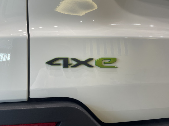 ジープ アベンジャー 4xe ハイブリッド ローンチ エディション 4WDの中古車