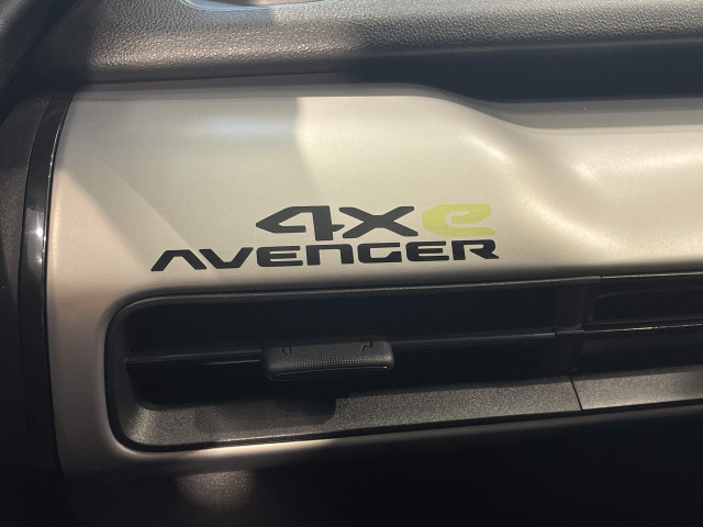 ジープ アベンジャー 4xe ハイブリッド ローンチ エディション 4WDの中古車