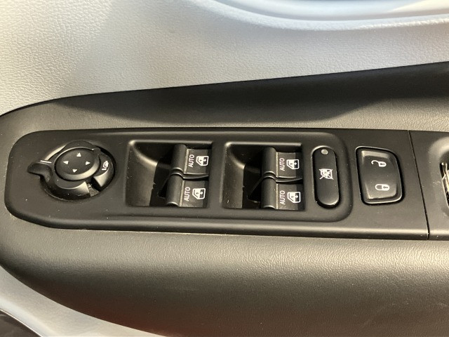 ジープ レネゲード リミテッドの中古車