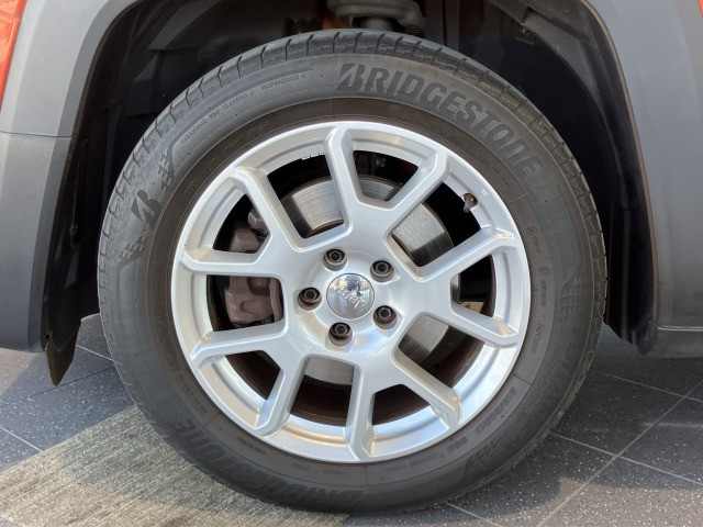 ジープ レネゲード リミテッドの中古車