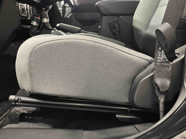 ジープ ラングラー アンリミテッド スポーツ 4WDの中古車