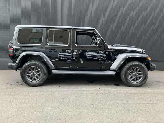 ジープ ラングラー アンリミテッド スポーツ 4WDの中古車