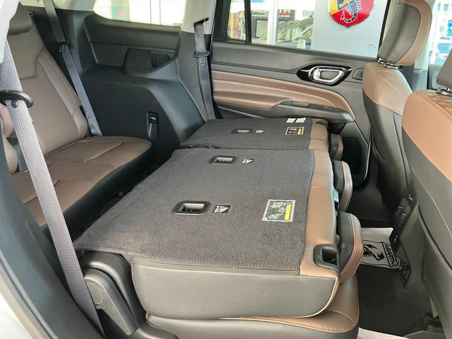 ジープ コマンダー リミテッド ディーゼルターボ 4WDの中古車