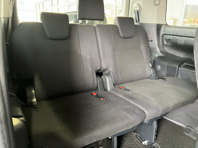 トヨタ ヴォクシー 1.8 ハイブリッド Vの中古車