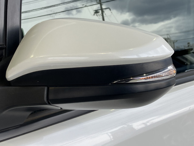 トヨタ ヴォクシー 1.8 ハイブリッド Vの中古車