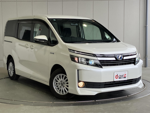 トヨタ ヴォクシー 1.8 ハイブリッド Vの中古車