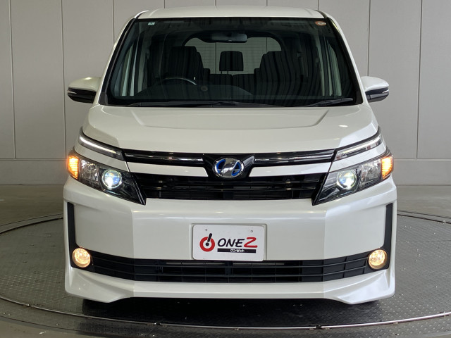 トヨタ ヴォクシー 1.8 ハイブリッド Vの中古車