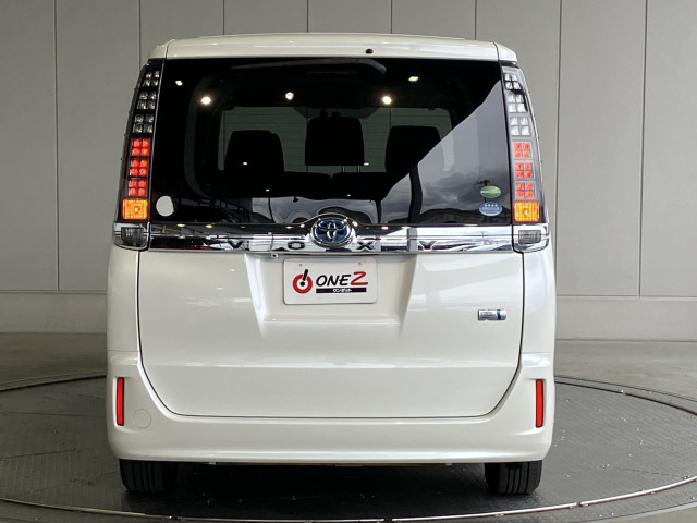トヨタ ヴォクシー 1.8 ハイブリッド Vの中古車