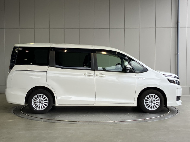 トヨタ ヴォクシー 1.8 ハイブリッド Vの中古車