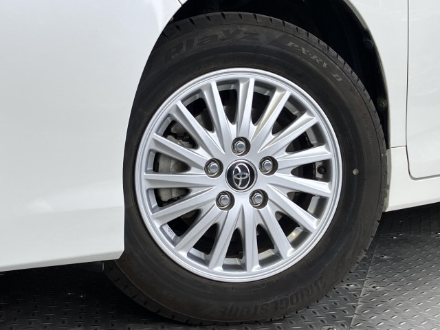 トヨタ ヴォクシー 1.8 ハイブリッド Vの中古車