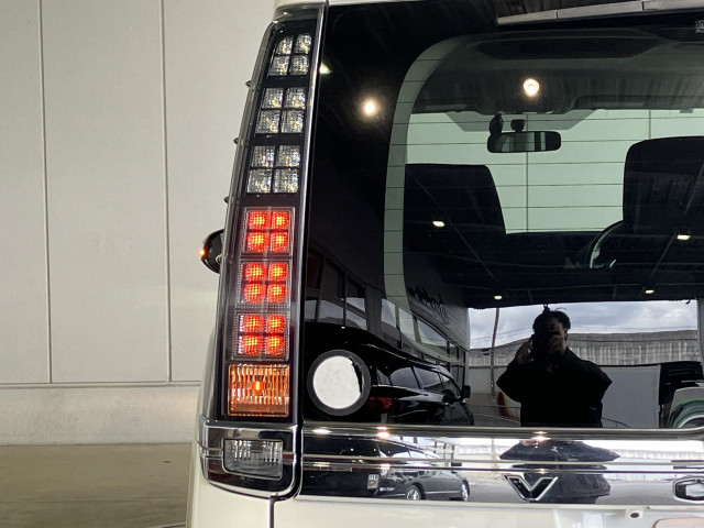 トヨタ ヴォクシー 1.8 ハイブリッド Vの中古車