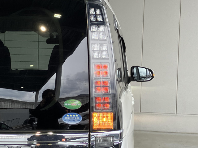 トヨタ ヴォクシー 1.8 ハイブリッド Vの中古車