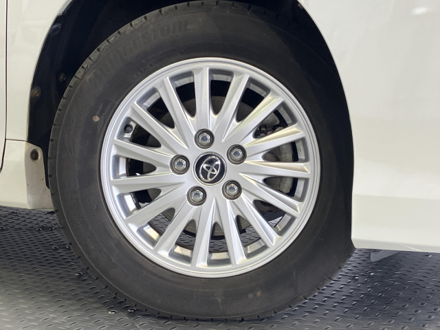 トヨタ ヴォクシー 1.8 ハイブリッド Vの中古車
