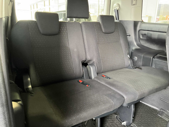 トヨタ ヴォクシー 1.8 ハイブリッド Vの中古車