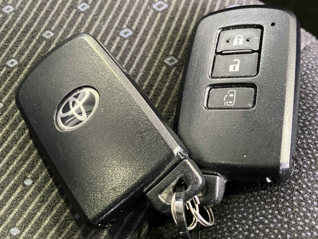 トヨタ ヴォクシー 1.8 ハイブリッド Vの中古車