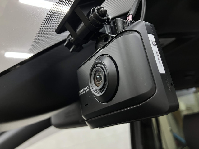映像・音声などを記録する自動車用の車載装置です。　もしもの事故の際の記録はもちろん、旅行の際の思い出としてドライブの映像を楽しむことができますよ。