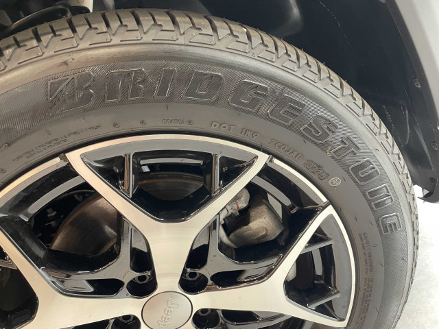 ジープ コマンダー リミテッド ディーゼルターボ 4WDの中古車