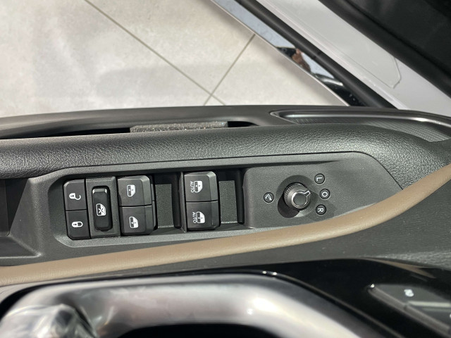 ジープ コマンダー リミテッド ディーゼルターボ 4WDの中古車