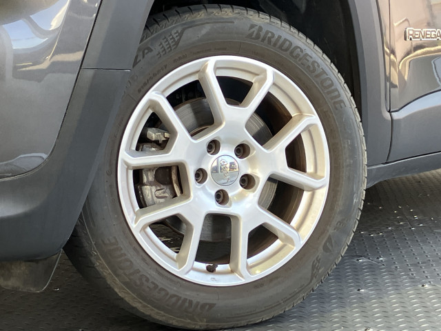 ジープ レネゲード リミテッドの中古車