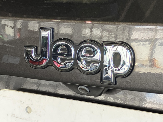 ジープ レネゲード リミテッドの中古車