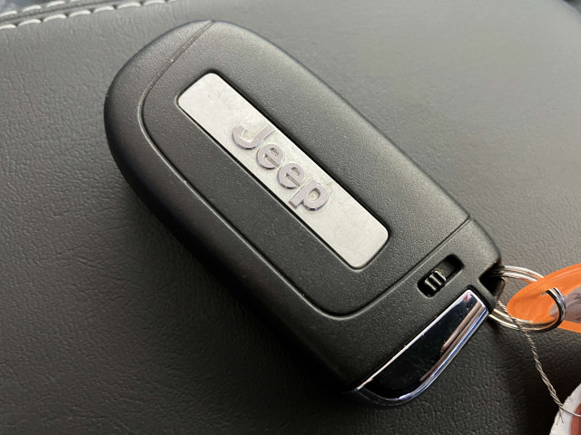 ジープ レネゲード リミテッドの中古車