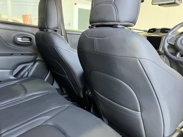 ジープ レネゲード リミテッドの中古車