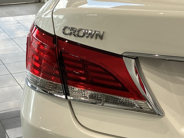 トヨタ クラウンロイヤルハイブリッド ハイブリッド 2.5 ロイヤルサルーンの中古車