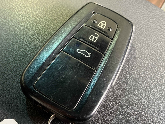 トヨタ クラウン ハイブリッド 2.5 G エグゼクティブ Four 4WDの中古車