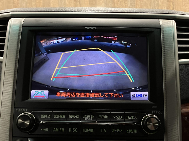 駐車時に後方がリアルタイム映像で確認できます。大型商業施設や立体駐車場での駐車時、夜間のバック時に大活躍です！運転スキルに関わらず、今や必須となった装備のひとつ！