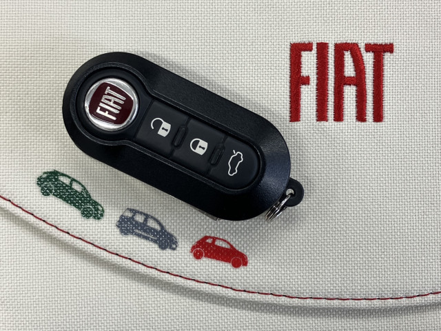 フィアット 500C 120th タキシードの中古車