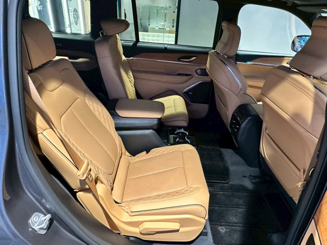 ジープ グランドチェロキー L サミット リザーブ 4WDの中古車