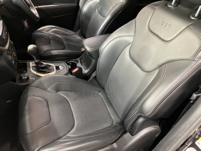 ジープ チェロキー リミテッド 4WDの中古車