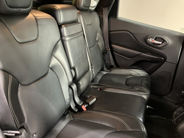ジープ チェロキー リミテッド 4WDの中古車