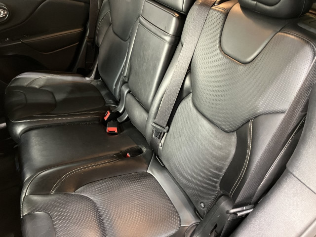 ジープ チェロキー リミテッド 4WDの中古車