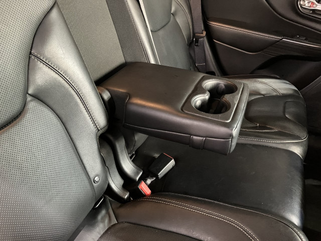 ジープ チェロキー リミテッド 4WDの中古車