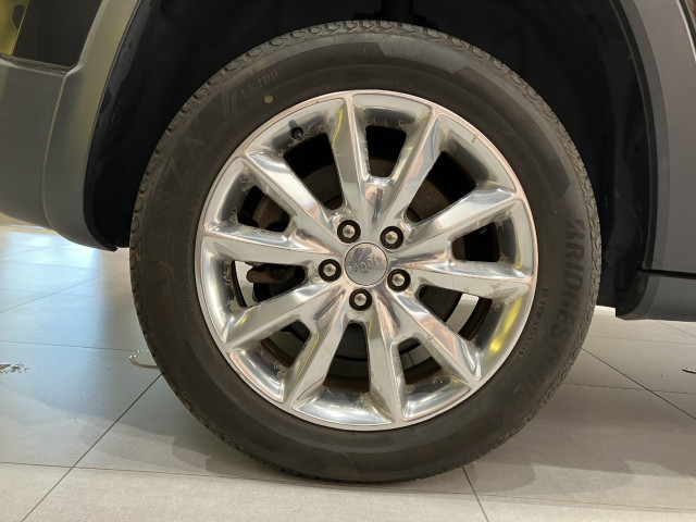 ジープ チェロキー リミテッド 4WDの中古車