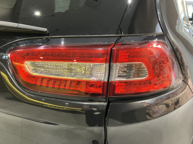 ジープ チェロキー リミテッド 4WDの中古車