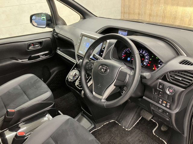 トヨタ ヴォクシー 2.0 ZS 煌Ⅲの中古車