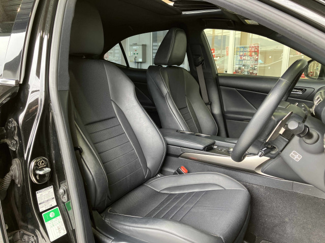 レクサス IS 300h Fスポーツの中古車